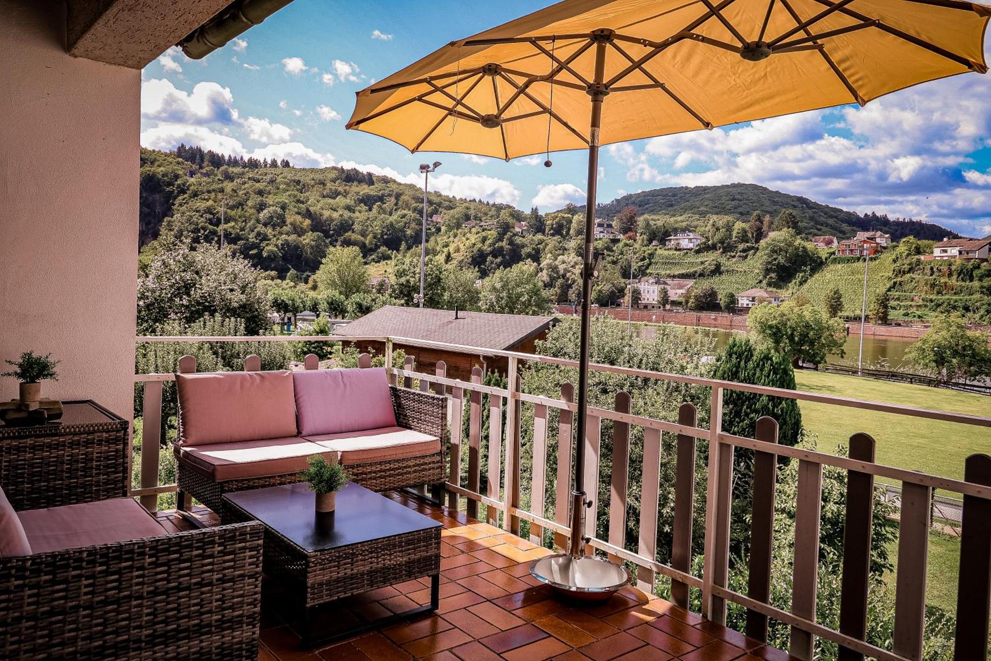 Traumaussicht Kamin Balkon Burgblick 65 Zoll Tv Netflix Sky Joyn Lindenplatz Apartment Bullay Luaran gambar